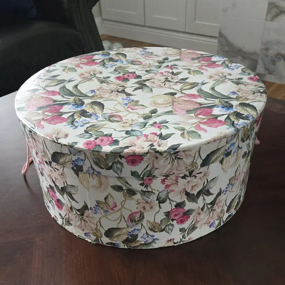 Vintage Round Hat Box - Picture 3 of 15